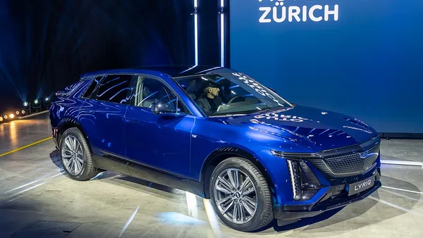 Cadillac Lyriq, SUV elétrico de luxo, em evento de lançamento automotivo — uma das seis marcas elétricas que estreiam no Brasil em 2026